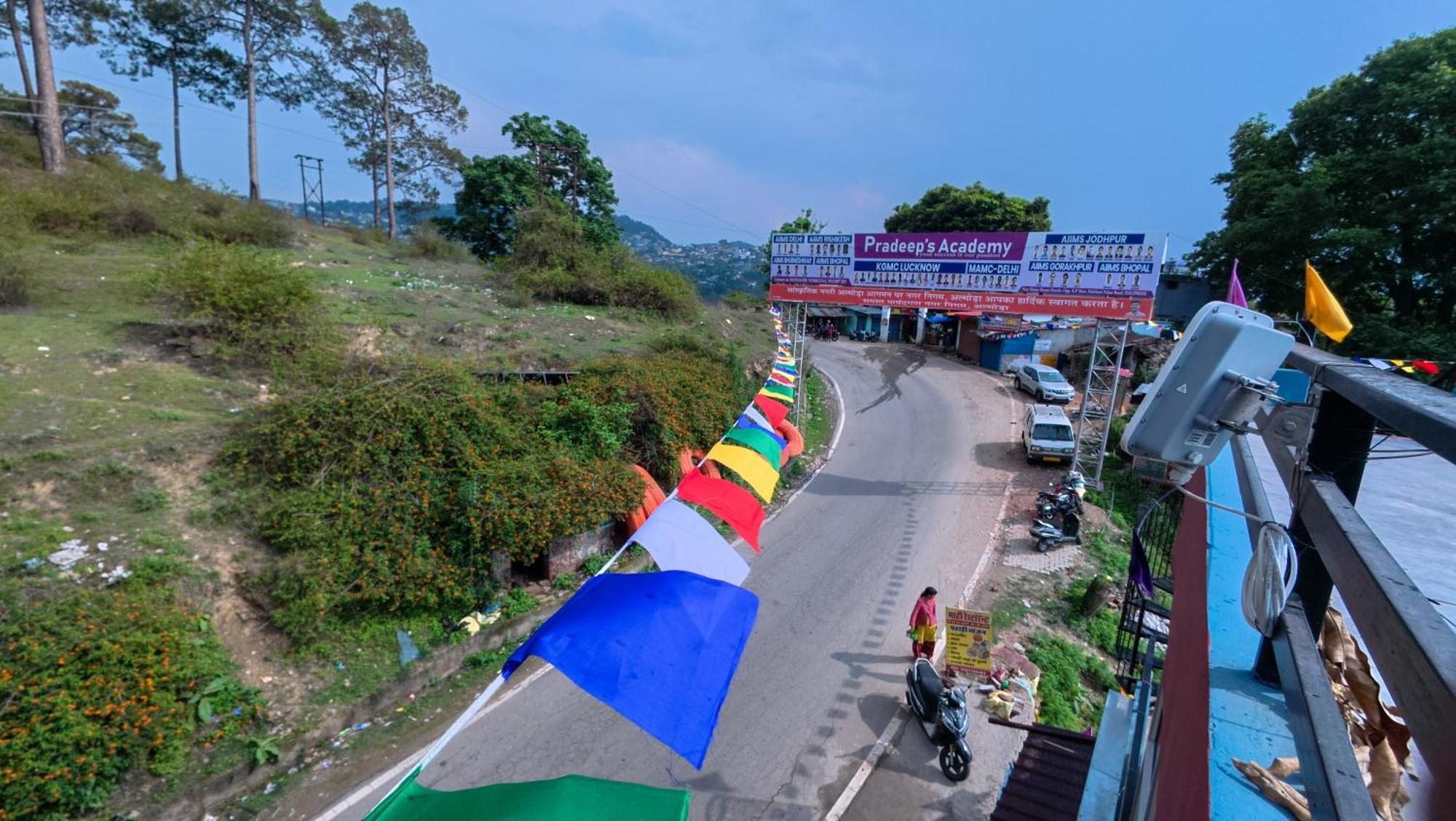Mahi Restaurant & Guest House Almora Bagian luar foto